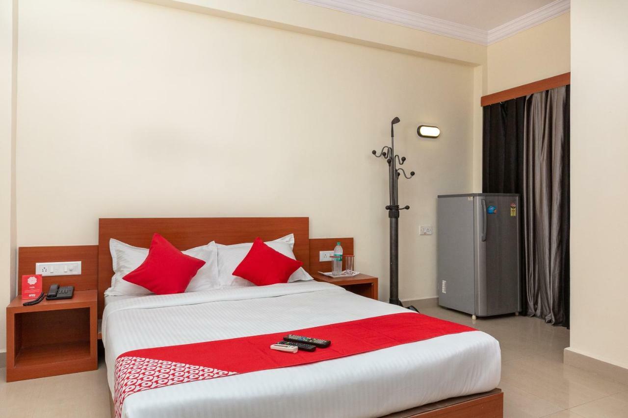Oyo 22105 Hotel Half Moon Inn شيناي المظهر الخارجي الصورة